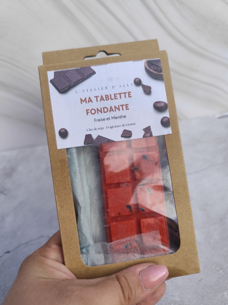 Tablette fondante fraise et menthe dans son emballage kraft avec fenêtre