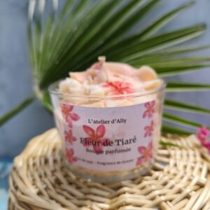 Bougie Fleur de Tiaré 200g dans pot en verre recyclable, vue de face, chantilly orangée et blanche, décor estival
