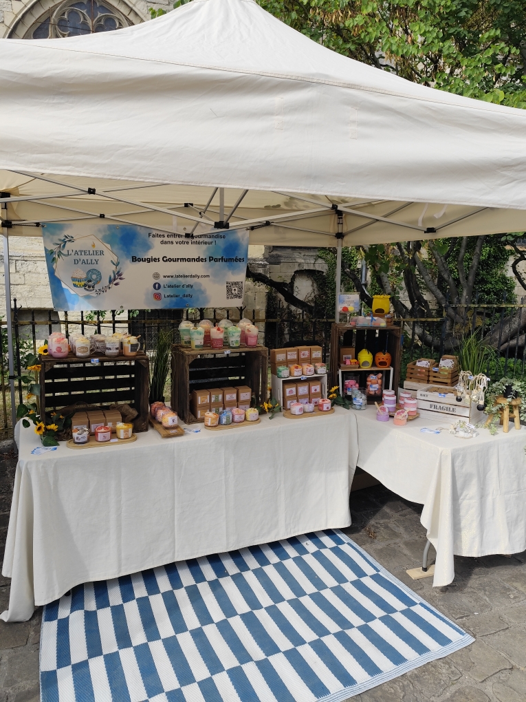 Stand de l'atelier d'Ally sur marché artisanal