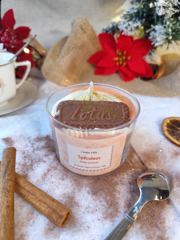Bougie Spéculoos artisanale L’Atelier d’Ally, parfum gourmand de biscuit à la cannelle.