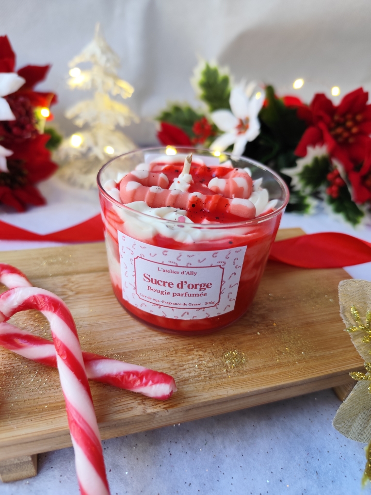 Bougie artisanale “Sucre d’Orge” – bougie de Noël parfumée à la menthe sucrée et à la vanille