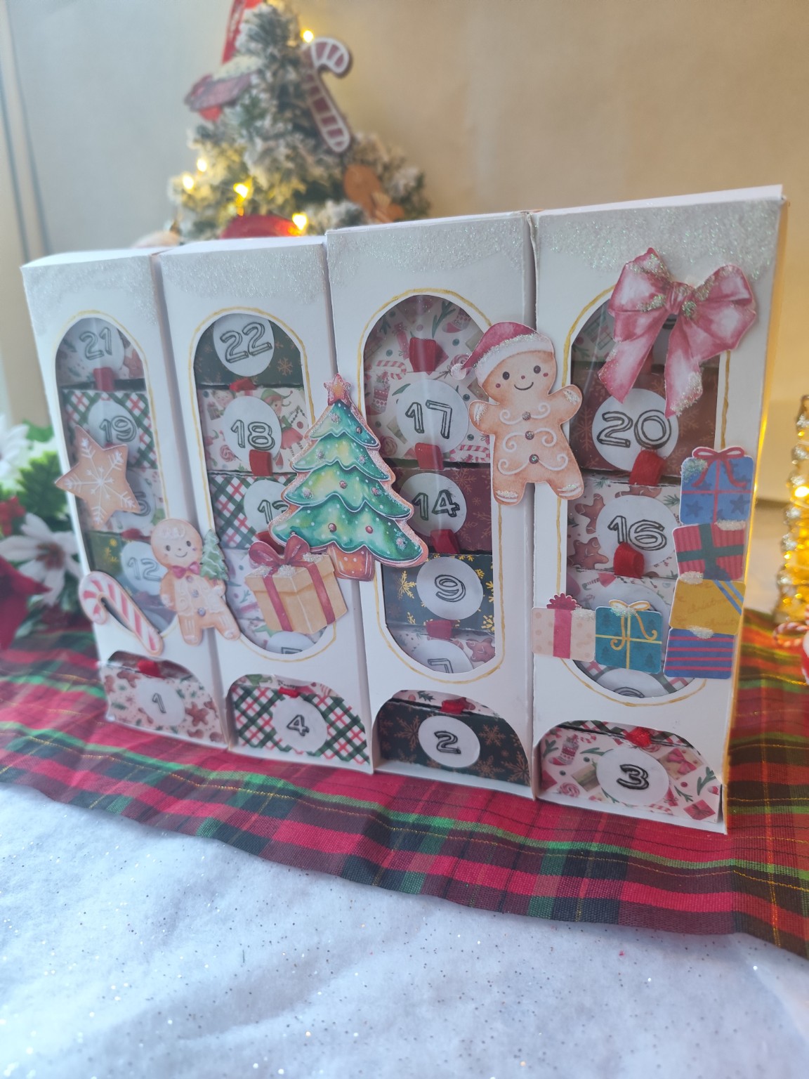 Calendrier de l’Avent artisanal aux motifs de Noël, bougies gourmandes L’Atelier d’Ally