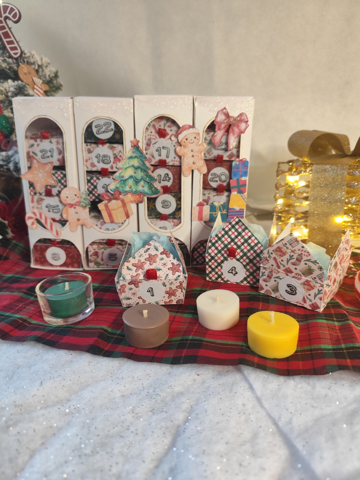 Coffret Calendrier de l’Avent bougies parfumées, création artisanale de L’Atelier d’Ally, décor gourmand Noël