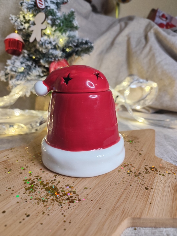 Brûleur fondants bonnet de Noël vu de dos, étoiles ajourées lumineuses