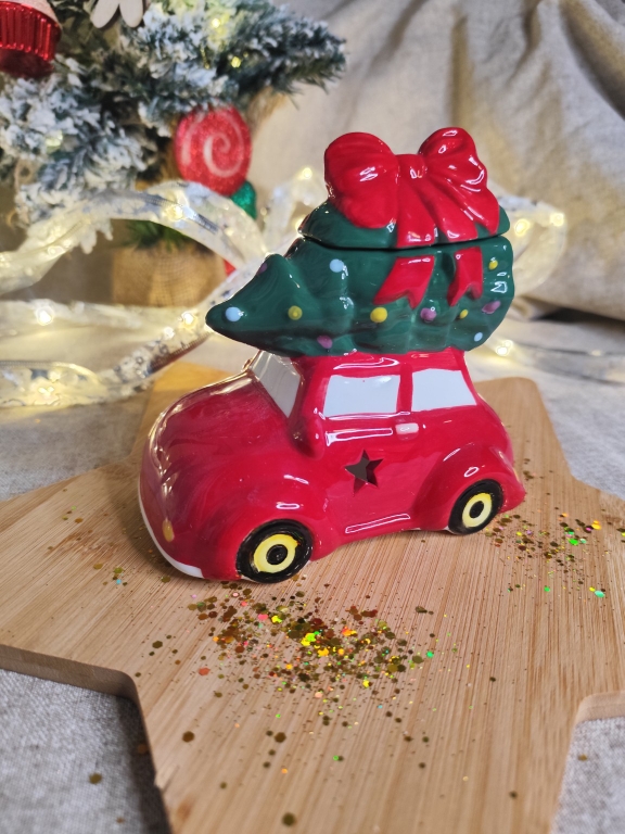 Brûleur décoratif en forme de voiture de Noël vue de côté avec sapin