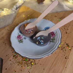 Fondant Hot Cacao de Noël sur assiette, parfum chocolat noisette ou orange cannelle