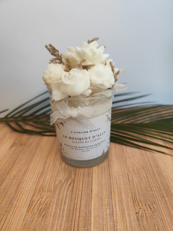 Vue de face du Bouquet d'Ally parfum Fleurs de coton avec fleurs fondantes parfumées artisanales.