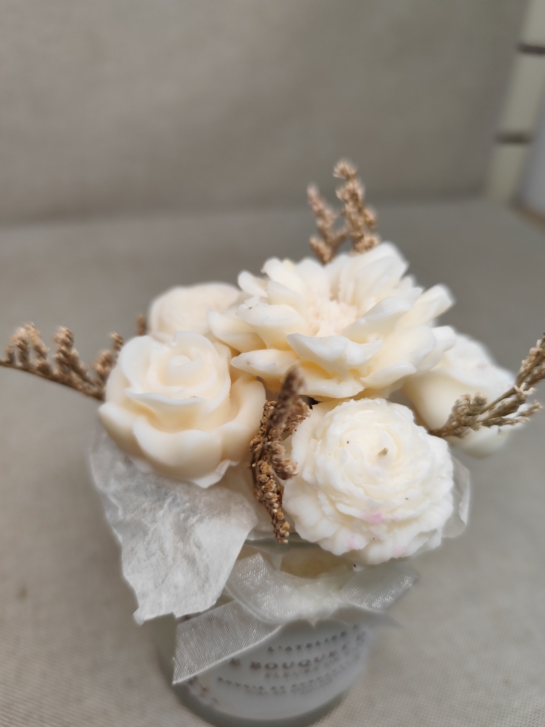 Vue de dessus du Bouquet d'Ally parfum Fleurs de coton avec fleurs fondantes parfumées artisanales.