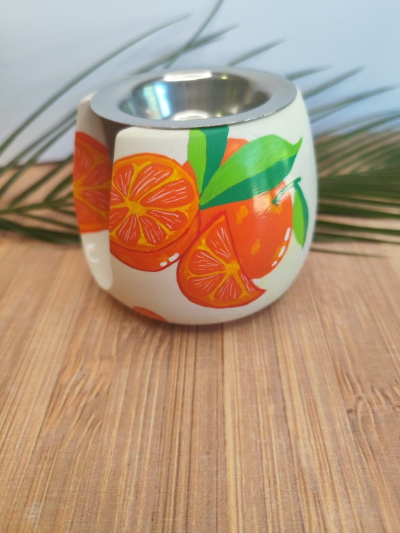 Motifs orange peints à la main sur brûleur en jesmonite