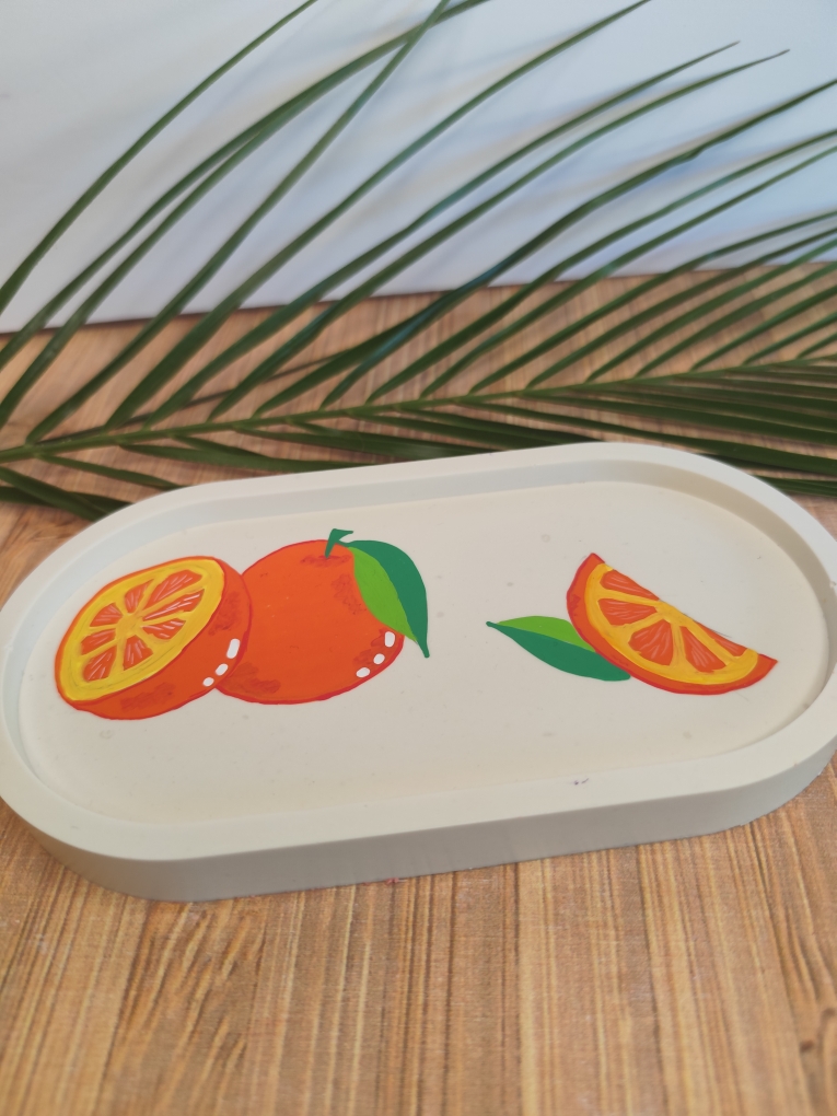 Plateau décoratif en jesmonite décoré d'oranges peintes à la main